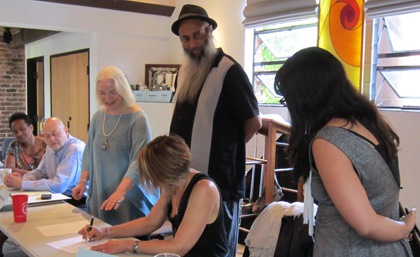 Photo of signing by Shirley Hsin-I Liu